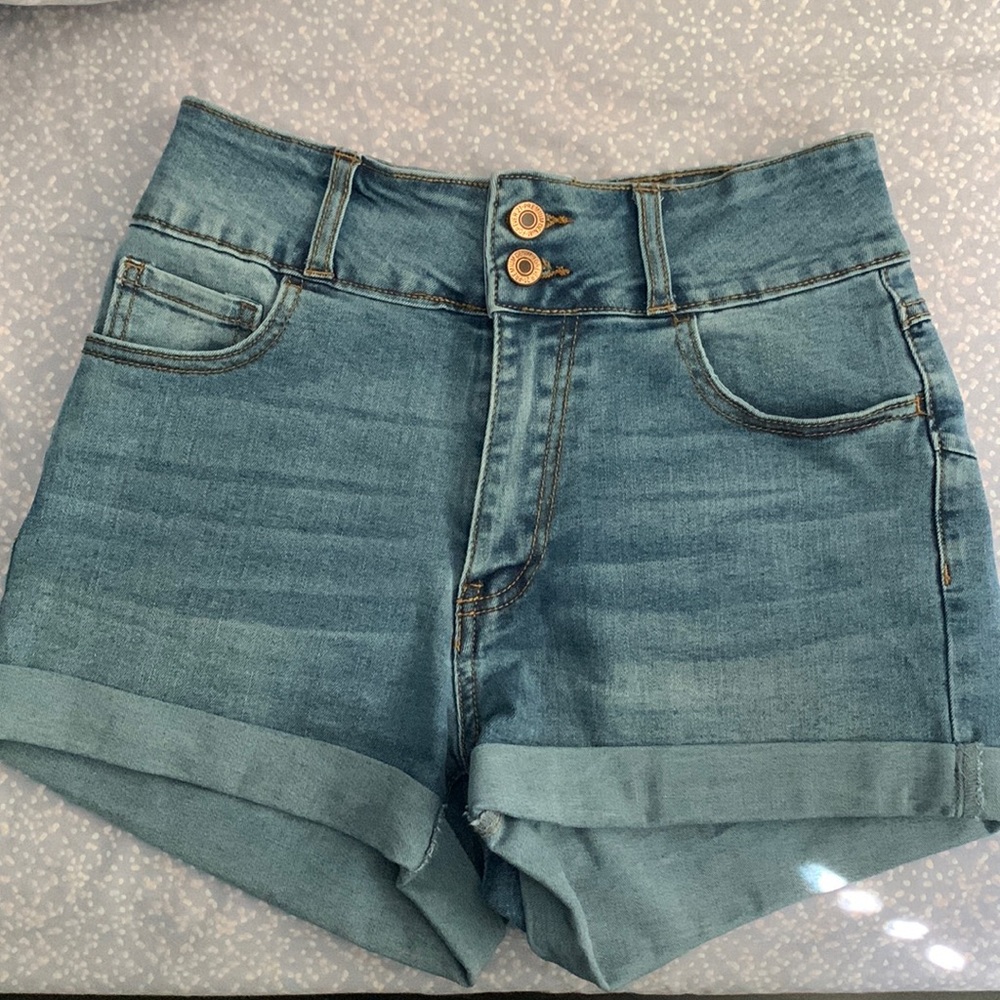 HIGH WAISTED SHORT DENIM SHORTS